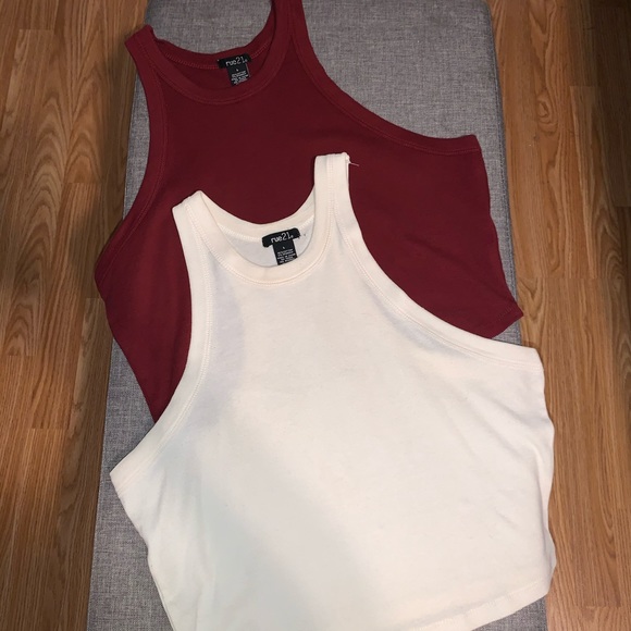 Cropped tank tops - Picture 1 of 3